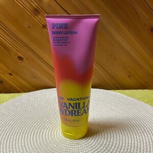 PINK Vanilla & Dreamy On Vacation Body Lotion